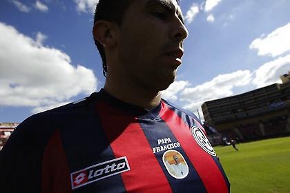 Με τη βοήθεια του Πάπα (video)