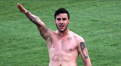 Οι φασίστες μένουν