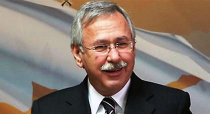 Χάσικος: H Tρόικα απειλεί να κλείσει τις τράπεζες Λαϊκή και Κύπρου