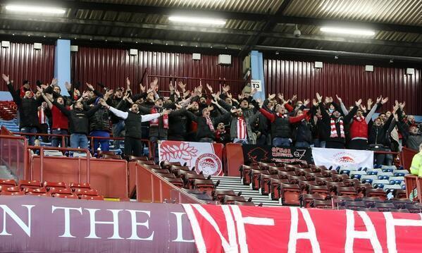 Υπόκλιση Άστον Βίλα στον κόσμο του Ολυμπιακού