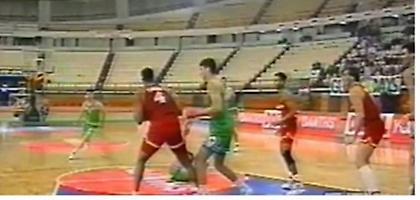 O Nτέιβις καρφώνει στη μούρη του Ράτζα! (video)