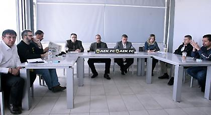 Άνοιγμα στον κόσμο περιμένοντας τον Βιντιάδη