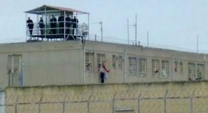 Πρωτοφανείς σκηνές σε εξέλιξη στις φυλακές Τρικάλων