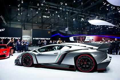 Ξετρέλανε με συνεργασίες σε υπερ-αυτοκίνητα η Pirelli στη Γενεύη