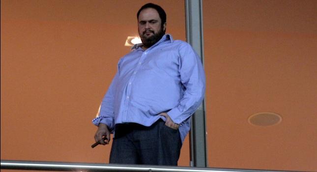 Συναντά τους κατόχους διαρκείας