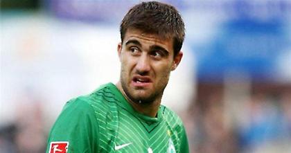 Παπασταθόπουλος: «Αστεία τα σενάρια με Μήτρογλου»