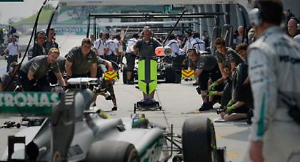 Με τη Mercedes τα έβαλε ο Ρόσμπεργκ