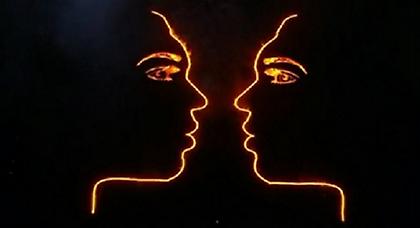 Δυο δυνατές φωνές παλεύουν μέσα μου…