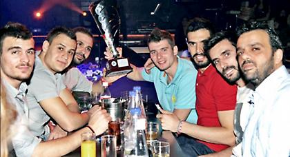 Το γλέντησαν οι «ερυθρόλευκοι»! (pics)