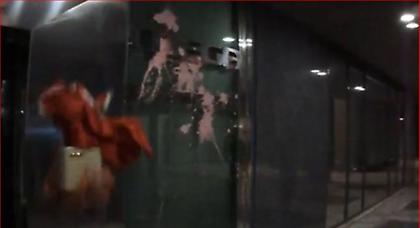 Πρωτοφανείς αθλιότητες Χρυσαυγιτών έξω από το Mega