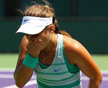 Την τσίμπησε σφήκα στα... οπίσθια!