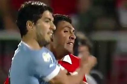 Μπουνιά σε αντίπαλο ο Σουάρες (video)