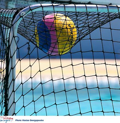 Επιστρέφουν στις πισίνες