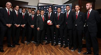 Φόρεσαν τα… καλά τους οι «ερυθρόλευκοι»