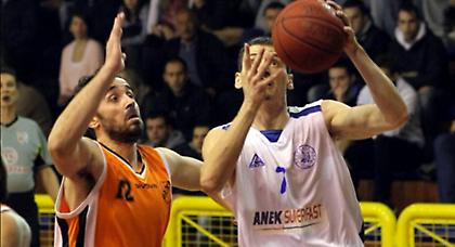 Τηλεφώνημα για βόμβα την ώρα του ματς!