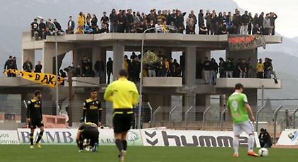 ORIGINAL: «Ποιο το αποτέλεσμα; Κίτρινες εξέδρες παντού…»