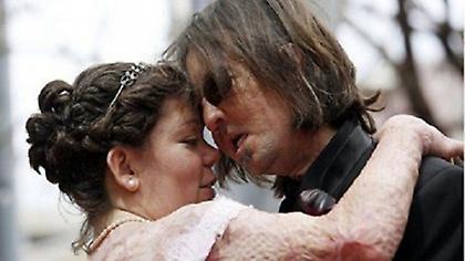 Τα τρομερά ατυχήματα τους έφεραν κοντά