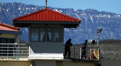 «Ελλείψεις προσωπικού και υλικών πίσω από την απόδραση»