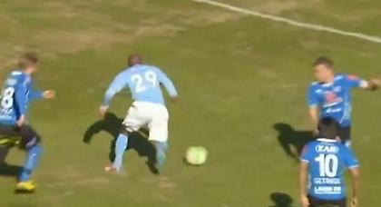 Βαρέθηκε να… ντριμπλάρει! (video)