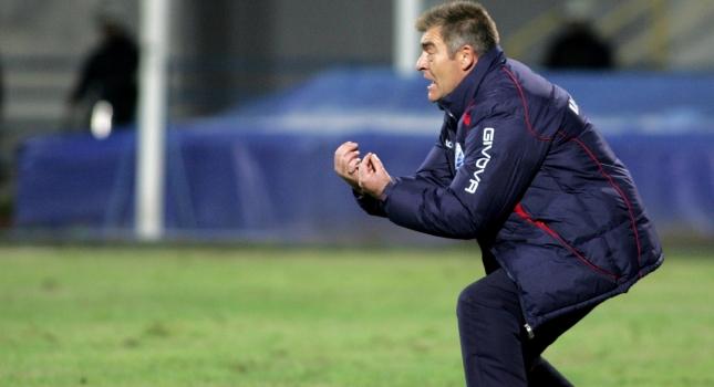 Υπέγραψε και ξεκίνησε τη… δουλειά