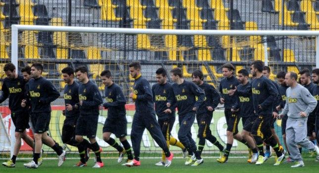 Αυτούς έχει, αυτούς εμπιστεύεται