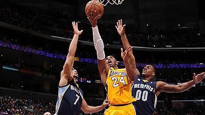 Λέικερς με… νύχια και δόντια