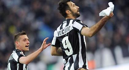 Πήρε απ’ το χέρι την «Κυρία»