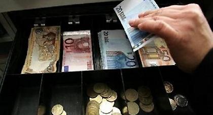 Συνεχίζονται οι φορολογικοί έλεγχοι στα καταστήματα