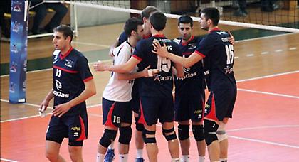 Σώθηκε και άφησε τους άλλους να… φαγωθούν