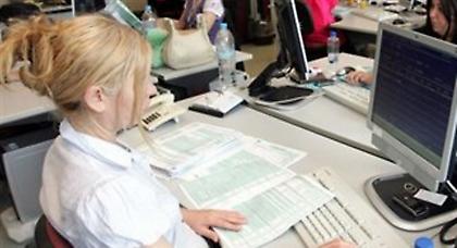 Επιμένει η Τρόικα για 20.000 αποχωρήσεις από το Δημόσιο έως το 2014