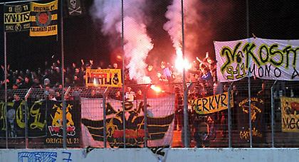 Τρεις συλλήψεις για ναρκωτικά και βεγγαλικά στο ΠΑΣ-ΑΕΚ