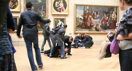 Πορτοφολάδες έκλεισαν το Λούβρο!