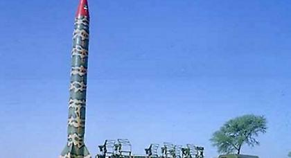 Η Β. Κορέα στρέφει τους πυραύλους προς τον ουρανό