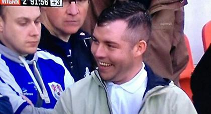 Αυτός, στον κόσμο του...