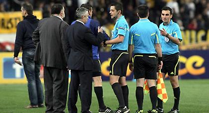 Με αυτοκίνητο της αστυνομίας έφυγε ο Τριτσώνης!