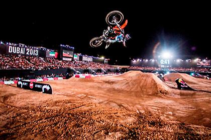 Red Bull X-Fighters μπροστά στο υψηλότερο κτήριο του κόσμου