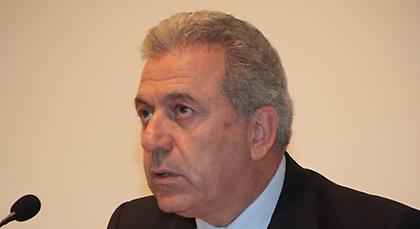 Αβραμόπουλος: «Η Ελλάδα συμπάσχει με τον αμερικανικό λαό»