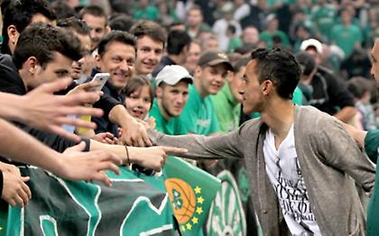 Αποθέωση στο κλειστό για Ζέκα, Καζιγιάμα