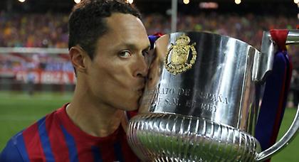 Ανανεώνει ο Αντριάνο