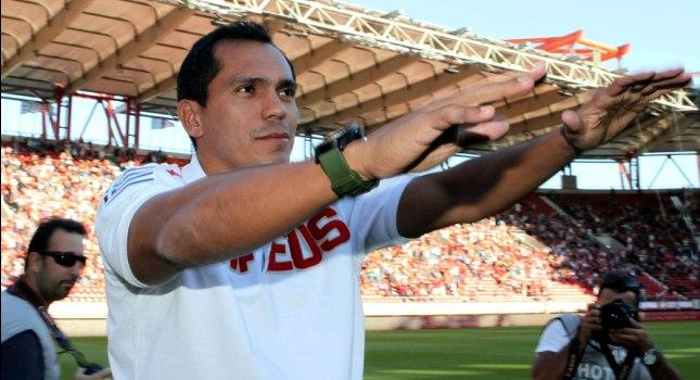 Ερυθρόλευκο… προσκύνημα στο Red Store