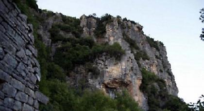 Την γλύτωσε μετά από «τρελή» πορεία σε χαράδρα!