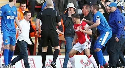 Έπεσαν και... ξέσπασαν!