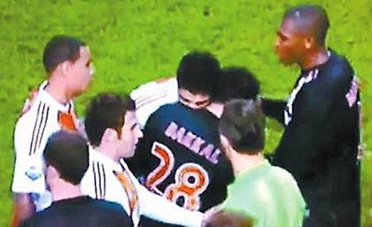 Έχει ξαναδαγκώσει ο Σουάρες (video)