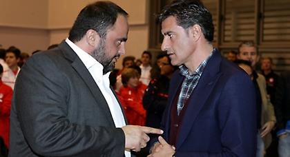 Ξεχνάει τη φιέστα, κοιτάει νταμπλ