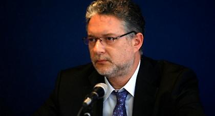 Ο διοικητής του ΟΑΕΔ διχάζει τους κυβερνητικούς εταίρους