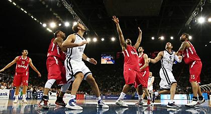 Παράπονα Εφές για διαιτησία