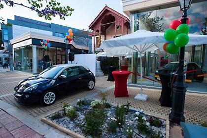 Το Opel Adam ψάχνει το άλλο του... μισό στην Κηφισιά