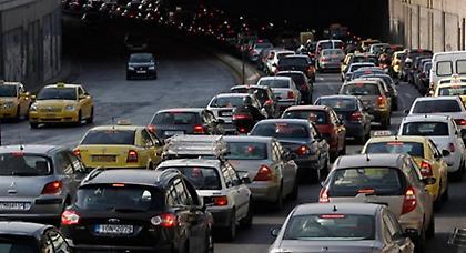 Περίπου 900.000 οχήματα παραμένουν ανασφάλιστα