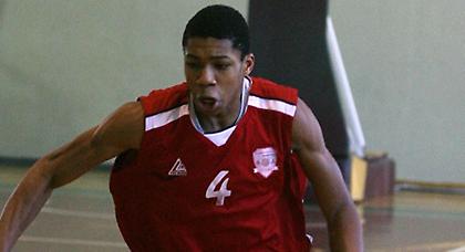 Ανεβαίνει ο Αντετοκούμπο