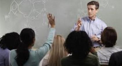 Αυξάνεται το ωράριο δασκάλων και καθηγητών στη δημόσια εκπαίδευση